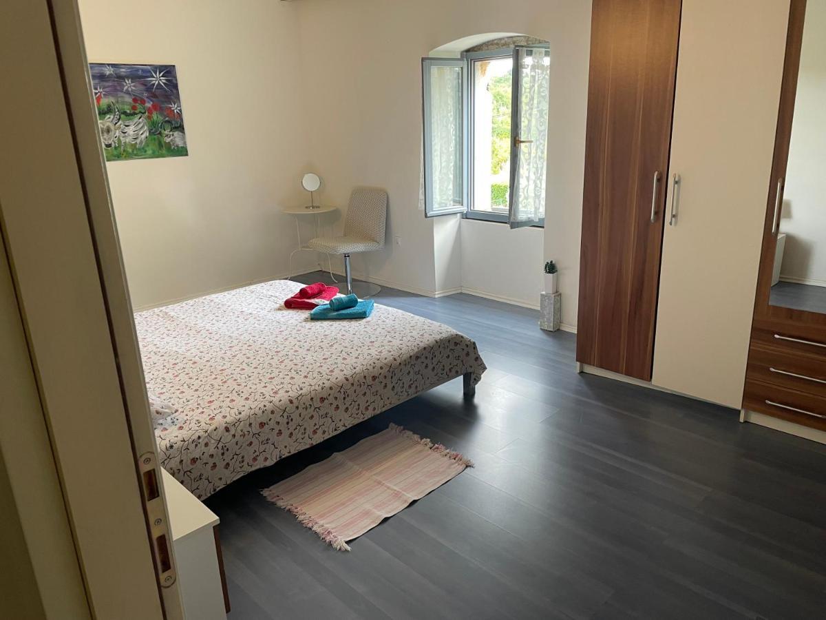 Holiday Home Ava1 With Pool & Holiday Home Ava2 With Whirlpool Baderna Esterno foto