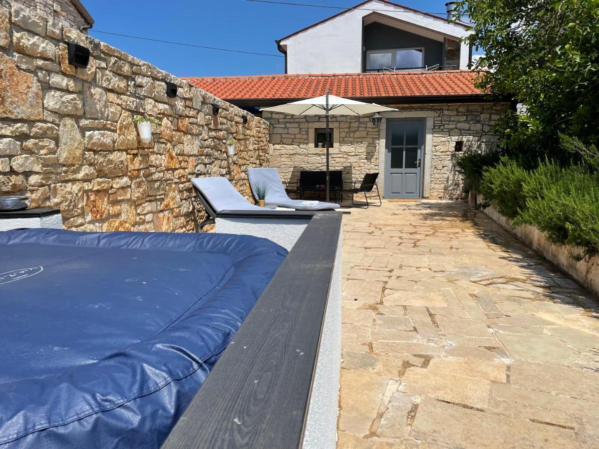 Holiday Home Ava1 With Pool & Holiday Home Ava2 With Whirlpool Baderna Esterno foto