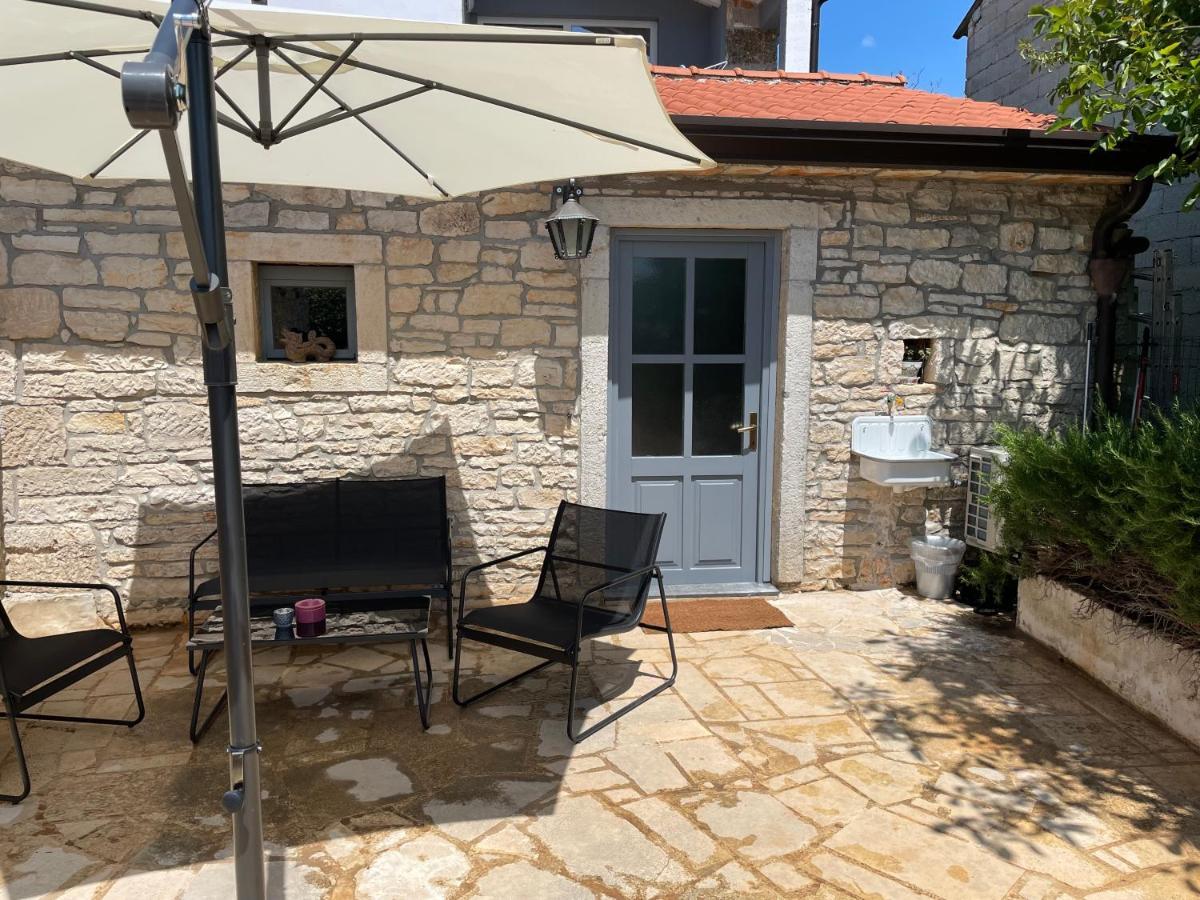Holiday Home Ava1 With Pool & Holiday Home Ava2 With Whirlpool Baderna Esterno foto